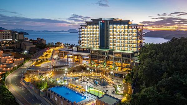 Na zdjęciu widoczny jest obiekt Hotel JCS Yeosu położony w mieście Kulchŏn.