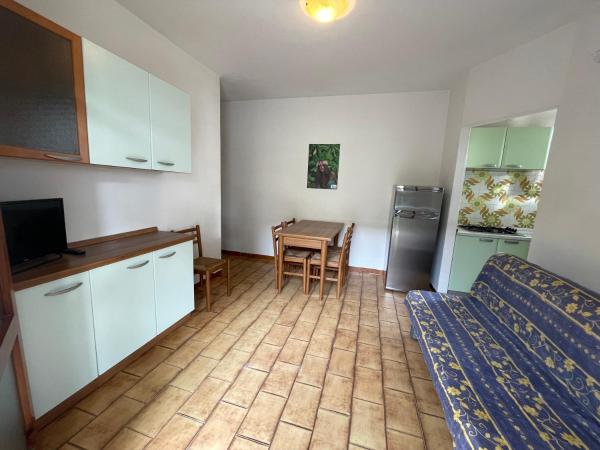 Kuva 2: Accommodation with shared garden close to the sea