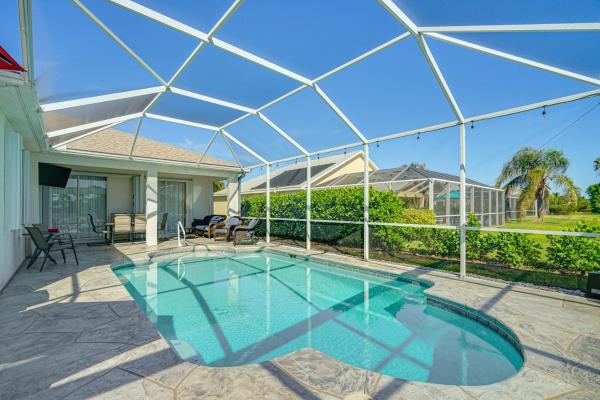 På billedet ses objektet Sunny Fort Myers Home with Heated Pool! beliggende i byen Harlem Heights.