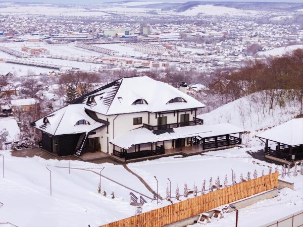 Na zdjęciu widoczny jest obiekt Hanul BRĂTEANU położony w mieście Sfîntu Ilie.