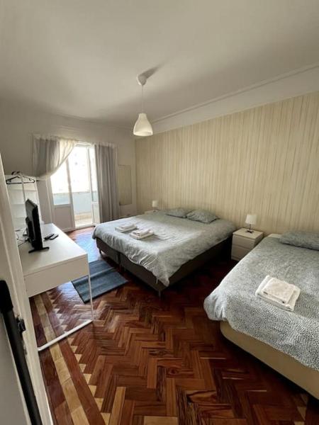 Habitacion Privada Para 3 Grande Con Balcón - Lisbon