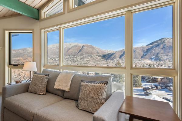 Fotografie 1: Shadow Mountain Unit 19, Charming Ski-In, Ski-Out Condo with Great Views and Pool Access