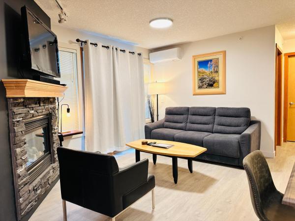 På billedet ses objektet W463 Canmore 2BD 2BT, AC, MT view, Central Location beliggende i byen Canmore.