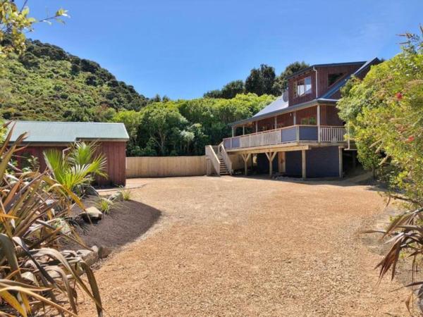 照片显示了位于Tata Beach市的Tata Holiday Home物件。