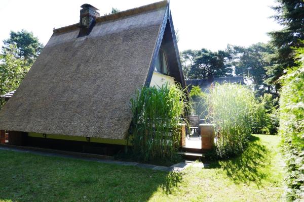 På bildet vises objektet Reetdachhaus in Quilitz auf Usedom som ligger i byen Quilitz.