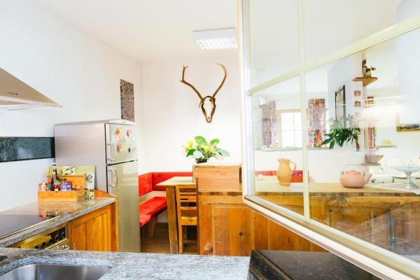 写真にはラーチェス市にあるFerienwohnung Sonnenbergが写っています。