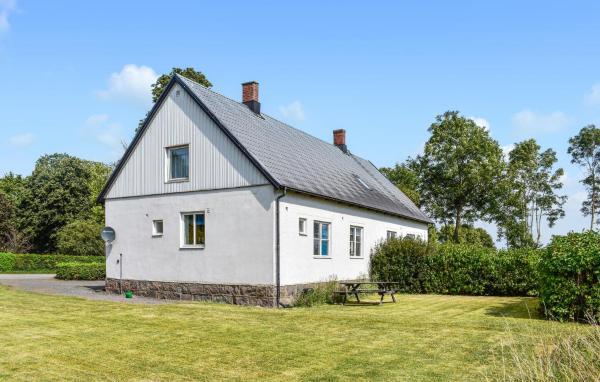 Na zdjęciu widoczny jest obiekt Lovely Home In Tomelilla położony w mieście Bollerup.