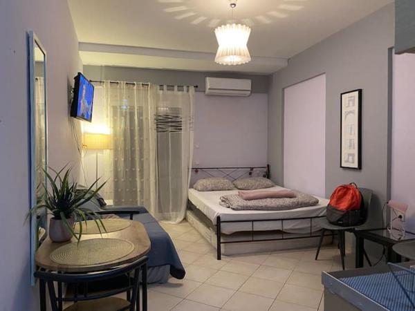 På billedet ses objektet Cosy Central studio with easy parking beliggende i byen Larisa.
