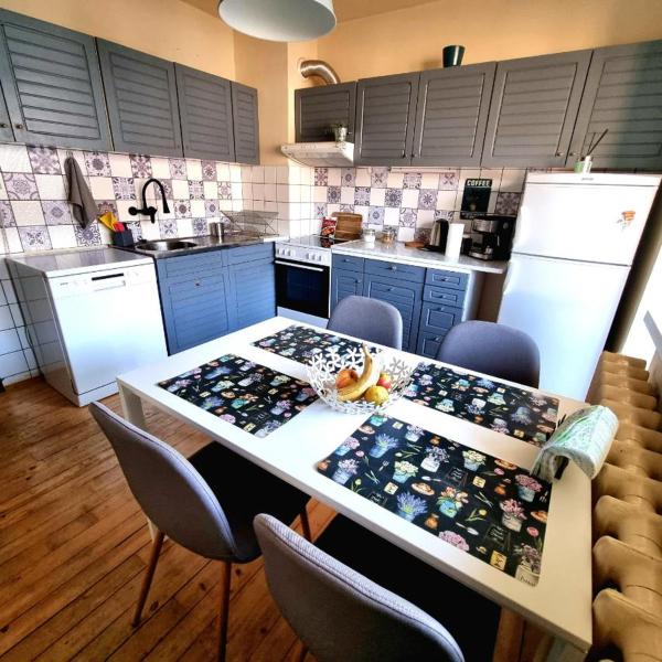 Na zdjęciu widoczny jest obiekt Spacious 3 bedroom apartment, close to metro station położony w mieście Sofia.