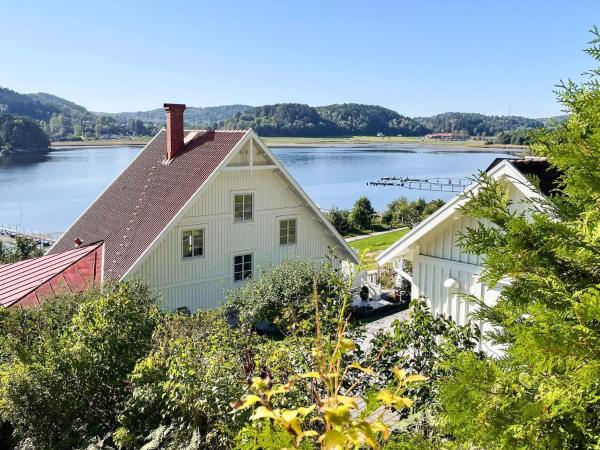 The photo shows the 5 star holiday home in Uddevalla located in the city of Sundsandvik.