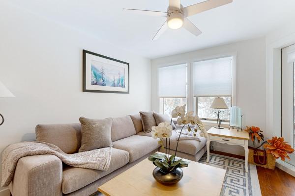 A la foto es mostra l'objecte Eagle Springs East 304: Josephine's Suite situat a la ciutat de Solitude.