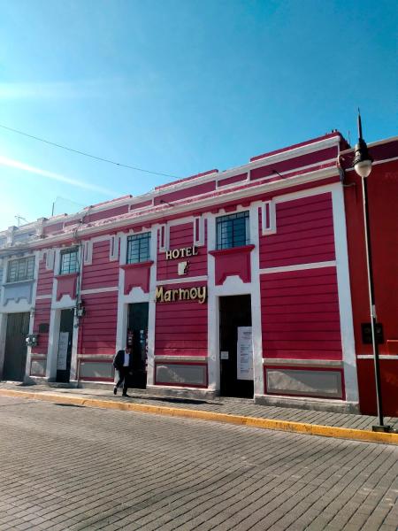 照片显示了位于Cholula市的Hotel Marmoy物件。