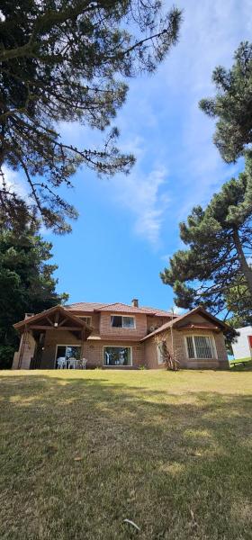 A la foto es mostra l'objecte Casa Golf Carmen situat a la ciutat de Pinamar.