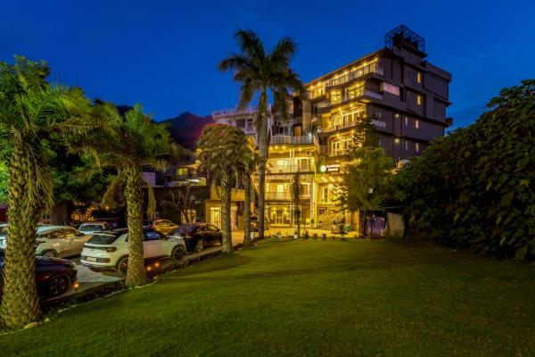 På billedet ses objektet Tripli Hotels Ayushman Retreat beliggende i byen Rishikesh.