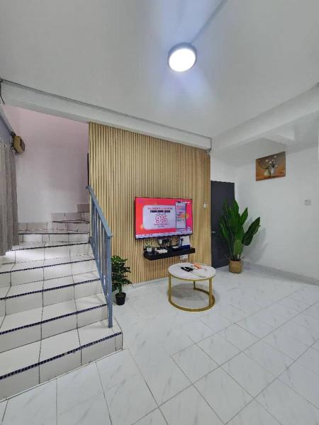 A la foto es mostra l'objecte Sandakan Corner Terrace House situat a la ciutat de Sandakan.