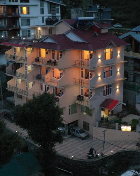 A la foto es mostra l'objecte !!! Hotel Nirvana Hills !!! A Luxury Stay With Mountain View!!!Couple Friendly!!! Balcony Rooms!!!Open Terrace With 360 View!!! situat a la ciutat de Manāli.