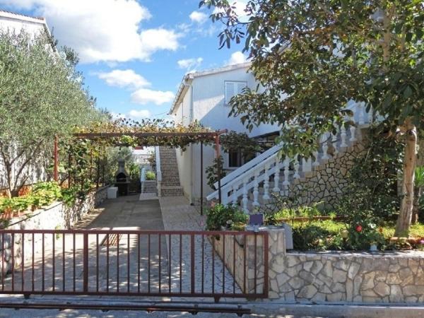 A la foto es mostra l'objecte Apartments Makic situat a la ciutat de Šilo.