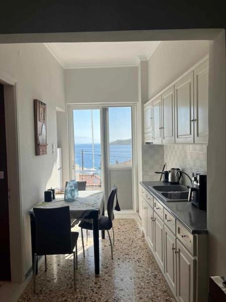A la foto es mostra l'objecte Lagkada Dream House situat a la ciutat de Quios.