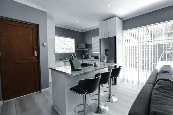 Milo's Sky Grey Guest House - No Load Shedding - Western Cape