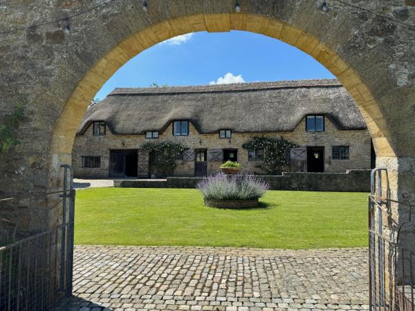 Op de foto is het object Jerards Stables te zien, gelegen in de stad Sherborne.