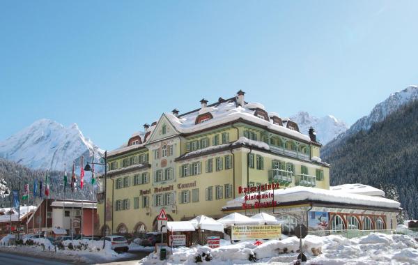 The photo shows the Hotel Dolomiti Schloss located in the city of Canazei.