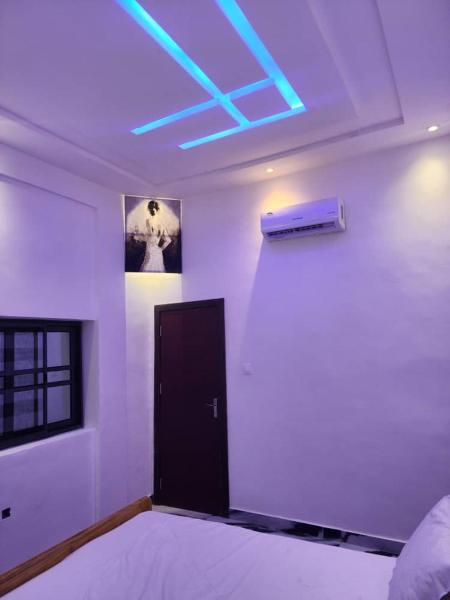 照片显示了位于Tokpa市的Appartement meublé avec piscine Calavi物件。