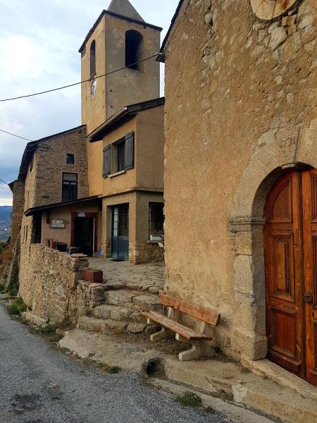 A la foto es mostra l'objecte Maison le Presbytère situat a la ciutat de Eyne.