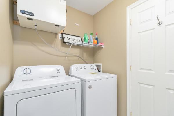 Foto 6: Comfortable, Spacious 3 bedroom Home