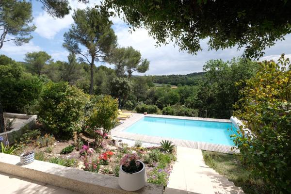 A la foto es mostra l'objecte superb villa with private pool, with magnificent view of the luberon, in the heart of provence, 8 persons situat a la ciutat de Puget.