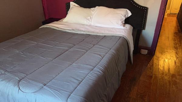 På billedet ses objektet 2218 N Colorado Master Queen Room beliggende i byen Dogwood Acres.
