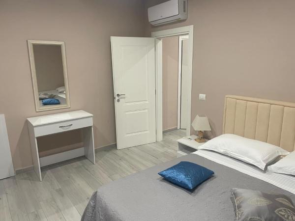 Meri Hause, Vlorë