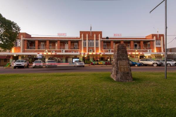 A la foto es mostra l'objecte North Gregory Hotel situat a la ciutat de Winton.