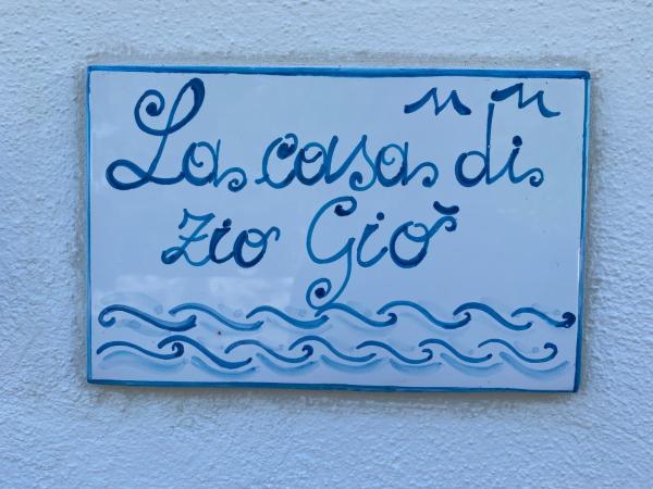 A la foto es mostra l'objecte La casa di zio Giò situat a la ciutat de Marina San Gregorio.
