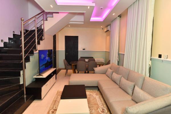 Auf dem Foto ist das Objekt 4 bedroom Luxury Apartment in der Stadt Lagos zu sehen.