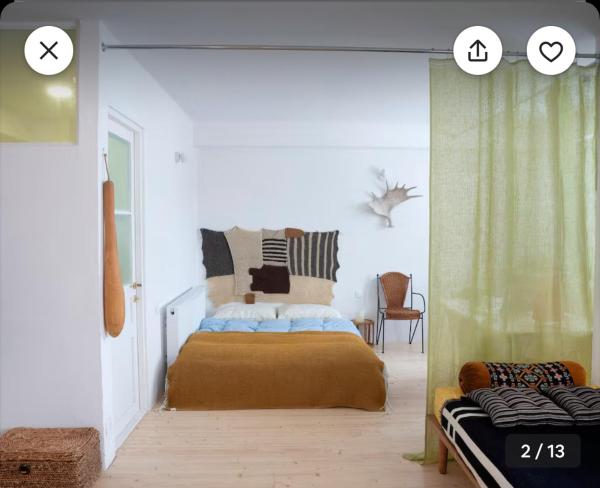 A la foto es mostra l'objecte Happy stay situat a la ciutat de Bakuriani.
