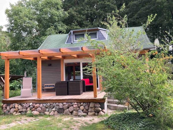 På billedet ses objektet Behagliches Cottage am See beliggende i byen Fürstenberg-Havel.