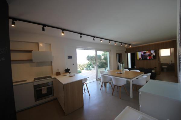 A la foto es mostra l'objecte Iris Home situat a la ciutat de Alcamo.