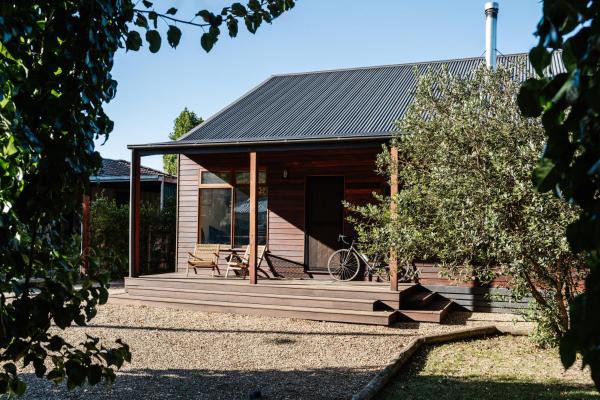 A la foto es mostra l'objecte The Wooden House situat a la ciutat de Bright.