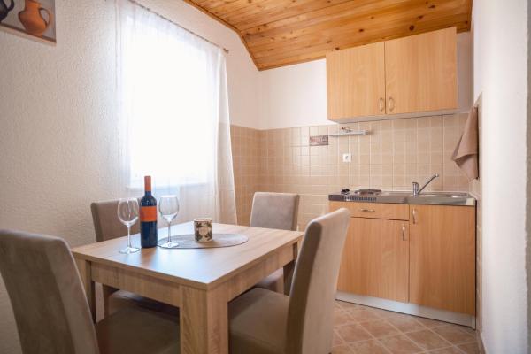 Auf dem Foto ist das Objekt Apartmani Biser Kupresa 4 in der Stadt Kupres zu sehen.