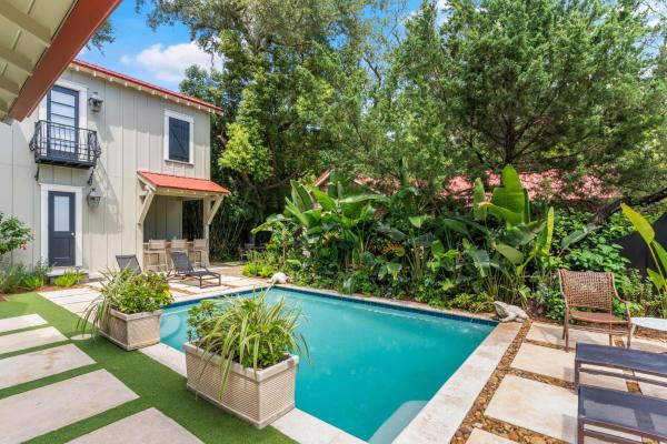 En la foto se muestra el objeto Gull Cottage and Guest House - 757 Ocean Blvd ubicado en la ciudad de Saint Simons.