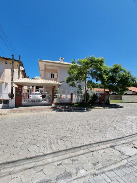 Na fotografii je vidět objekt Casa para 19 pessoas a 30 min Beto Carrero nacházející se ve městě Piçarras.