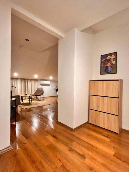 A la foto es mostra l'objecte Cozy Loft situat a la ciutat de Bitola.