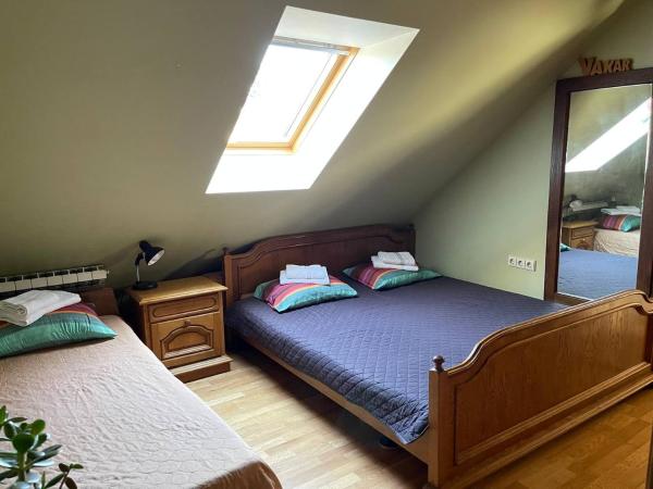 Op de foto is het object Gallery Guest Rooms te zien, gelegen in de stad Akmeniai.