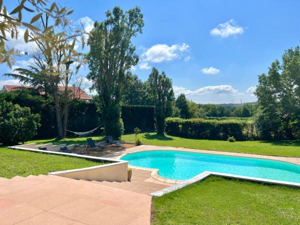 A la foto es mostra l'objecte Maison Jeanne situat a la ciutat de Lentilly.