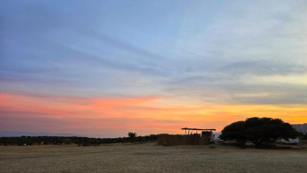 A la foto es mostra l'objecte אסקייפ ים המלח situat a la ciutat de Almog.