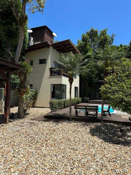 A la foto es mostra l'objecte Casa refúgio praia do Estaleiro situat a la ciutat de Camboriú.