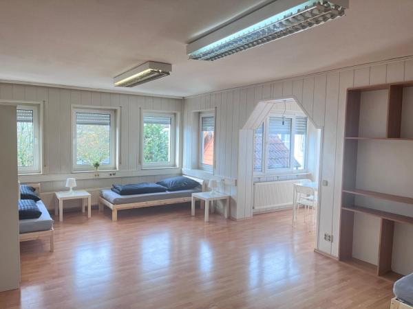 A la foto es mostra l'objecte Monteurzimmer Leo 5 situat a la ciutat de Diedenbergen.