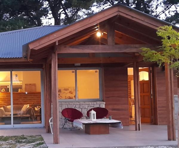 Op de foto is het object Hermosa casa de diseño en las lomas te zien, gelegen in de stad Miramar.