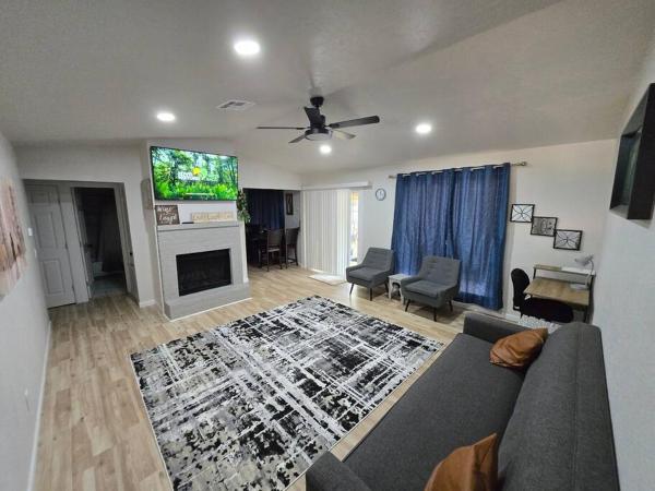 A la foto es mostra l'objecte Comfort Home WiFi n Hottub situat a la ciutat de Harrah.