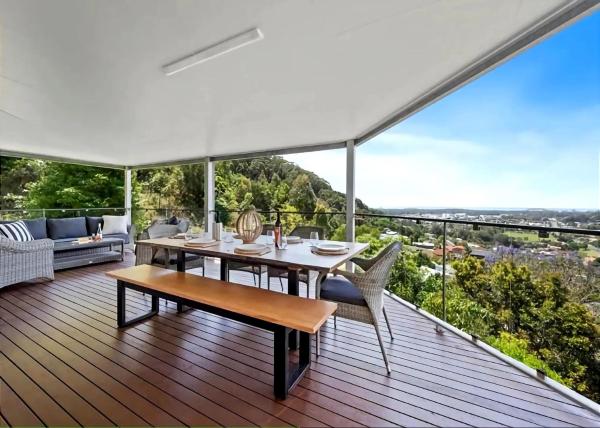 照片显示了位于Coffs Harbour市的Pacific Vista物件。